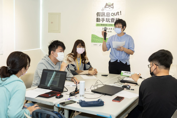 講師陳慧敏介紹查核心法。趙元彬拍攝（台灣事實查核中心提供）