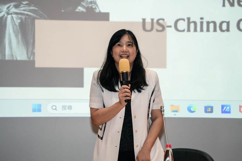 卓越新聞獎基金會董事、台灣大學新聞所所長洪貞玲擔任菲律賓場主持人。(王崴漢攝影) 卓越新聞獎基金會董事、台灣大學新聞所所長洪貞玲擔任菲律賓場主持人。(王崴漢攝影)