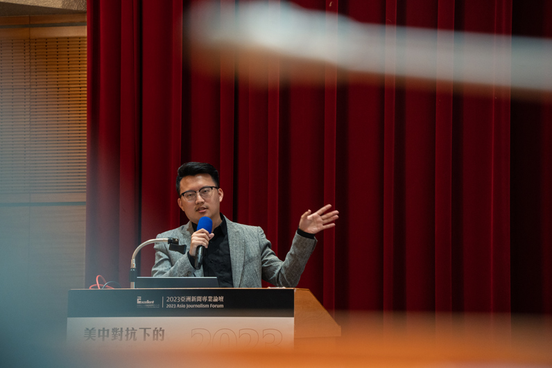 青平台副研究員江懷哲擔任與談人,從歷史角度討論中美夾縫之中台灣與菲律賓的共通性,關注台菲公民社會的合作發展。(王崴漢攝影) 青平台副研究員江懷哲擔任與談人,從歷史角度討論中美夾縫之中台灣與菲律賓的共通性,關注台菲公民社會的合作發展。(王崴漢攝影)