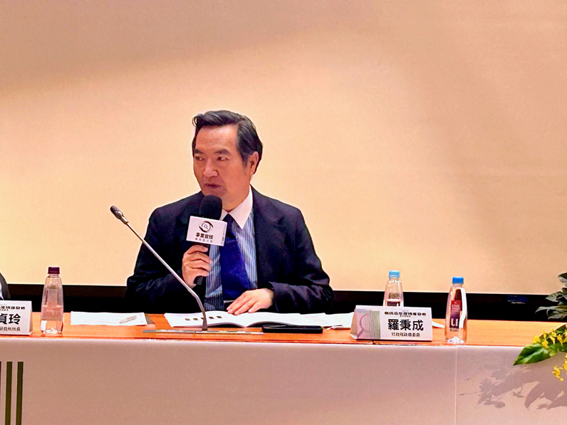 政務委員羅秉成從政策面的角度切入，討論相關法規的推動、施行與困難。（特約記者宋思彤攝）