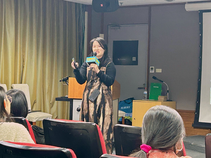 劉芝婷曾擔任小學老師，深知獲家庭支持的重要性。（特約記者宋思彤攝）
