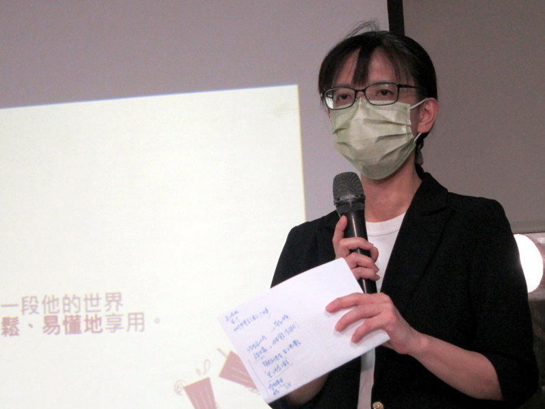 活動主持人卓越新聞獎基金會執行長陳靜雲（圖）讚譽詹婉如是個有社會學眼界的記者，報導有情有理。（特約記者陳洧農攝）