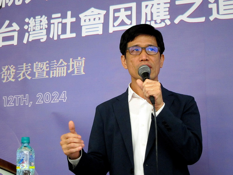 劉昌德笑稱，自己才出任華視總經理一個多月，言談儼然成了業者代表。（特約記者陳洧農攝）