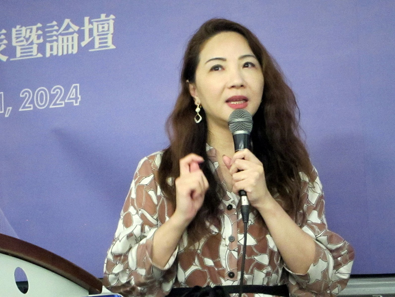 黃兆徽指出，用生成AI來製作假訊息非常容易，以致於查核工作者有如身處闢謠的地獄（debonking hell），無法跳脫。（特約記者陳洧農攝）