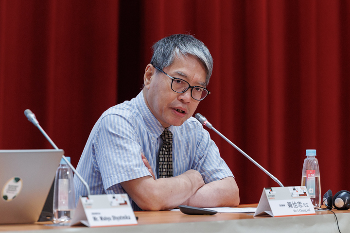 賴怡忠回顧今年初台灣總統大選，並分享他對大選的觀察與解讀。（特約攝影鄭宇辰攝）