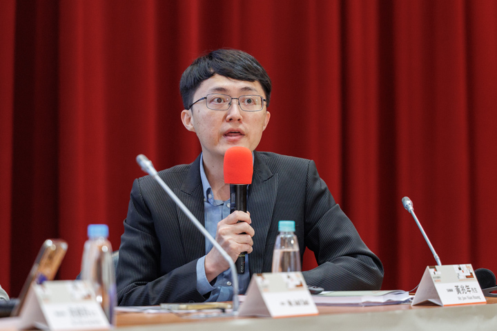 黃兆年說，台灣政府與社會應致力於提高大眾資訊識讀能力，才能識別、分析錯假訊息，增強對抗外來資訊干預的能力。（特約攝影鄭宇辰攝）