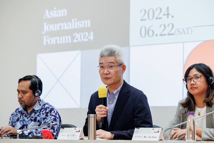 公共電視董事長胡元輝(中)擔任本場次主持人。(特約攝影鄭宇辰攝) 公共電視董事長胡元輝(中)擔任本場次主持人。(特約攝影鄭宇辰攝)