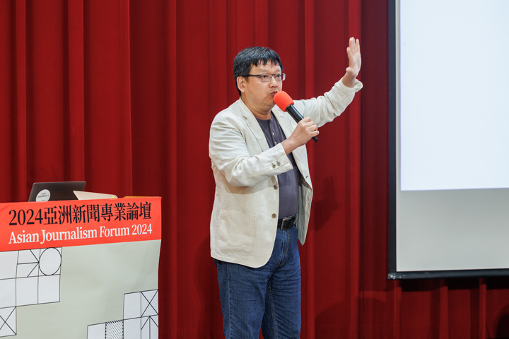台灣在總統大選開始之前,政治攻防便如火如荼展開,李志德表示政治類的假新聞對台灣傷害更大。(特約攝影鄭宇辰攝) 台灣在總統大選開始之前,政治攻防便如火如荼展開,李志德表示政治類的假新聞對台灣傷害更大。(特約攝影鄭宇辰攝)