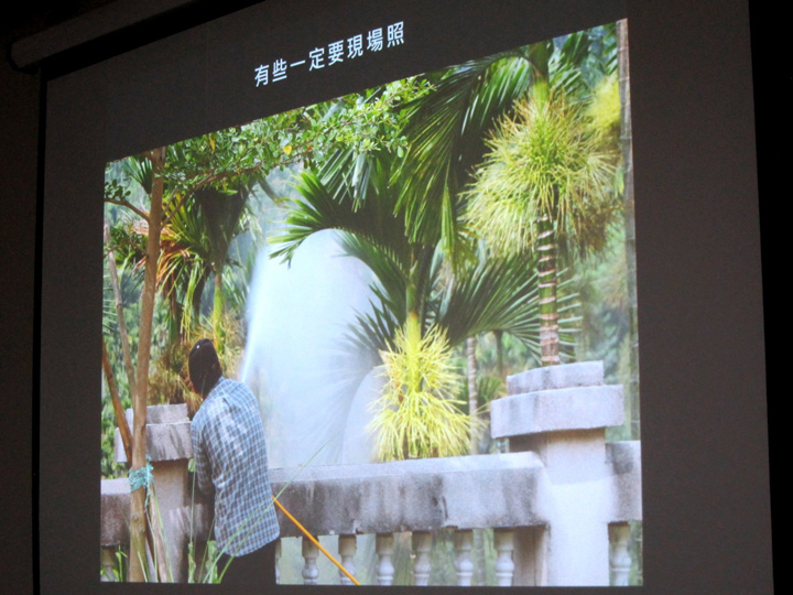 馮小非舉例說明,作為證據或說明論述的圖像一定要使用現場照片。(特約記者陳洧農攝) 馮小非舉例說明,作為證據或說明論述的圖像一定要使用現場照片。(特約記者陳洧農攝)