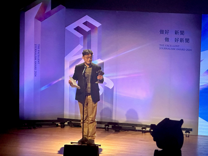陳子軒笑說，國立體大的教授能夠拿下「卓越新聞獎」，希望體育文化能被更多人看見。（圖／特約記者宋思彤攝）