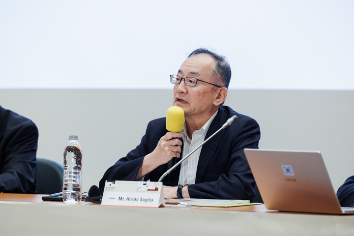 杉田探討川普政策成為主流背後的原因，他認為與其簡單化地歸罪於假新聞的退波助瀾，不如直視民主機制的運作不彰，「民主耗時費力，需要經過討論與辯論，但從沒有得到結論。」（特約攝影鄭宇辰攝）