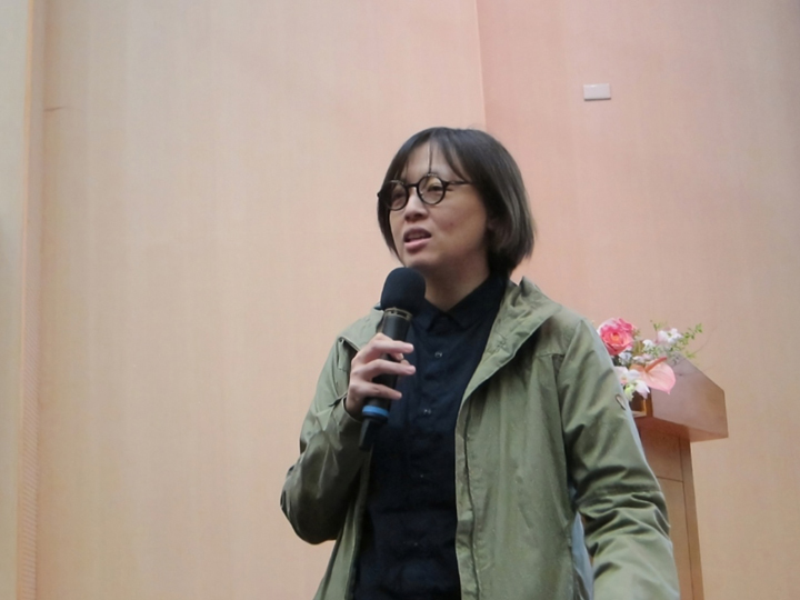 蔡蕙如表示，在當代所有的介面都被大科技公司給宰制之後，吾人必須思考公共媒介擔負AI素養教育先驅角色的可能性。（特約記者陳洧農攝）