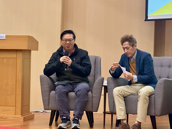 侯政男(左起)、陳柏宇兩人身兼高教媒體素養課程發展計劃主持人,利用三個面向推動媒體素養,期望成為教師的後盾。(特約記者宋思彤攝) 侯政男(左起)、陳柏宇兩人身兼高教媒體素養課程發展計劃主持人,利用三個面向推動媒體素養,期望成為教師的後盾。(特約記者宋思彤攝)
