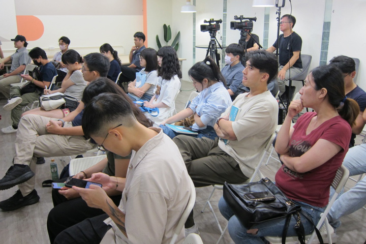 本次卓新沙龍吸引眾多新聞從業人員參與。（特約記者陳洧農攝）