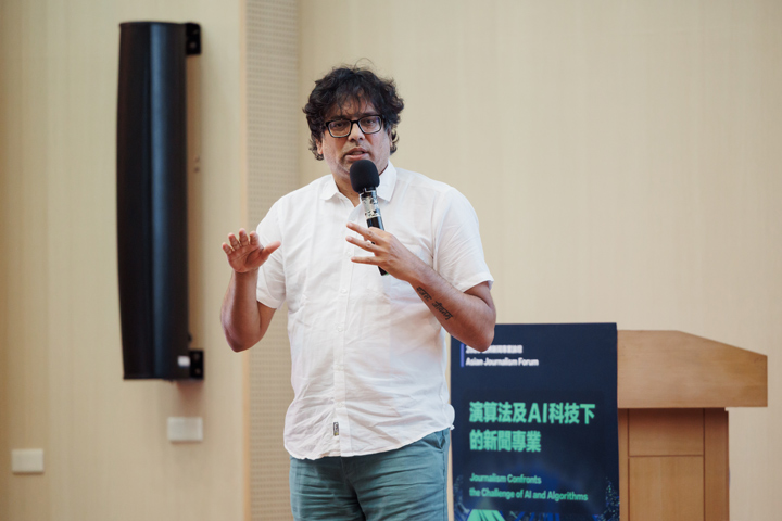 印度講者P Vaidyanathan Iyer說明印度媒體的現況。（鄭宇辰攝）