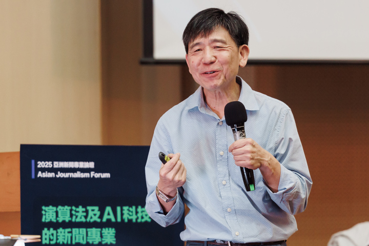 聯合線上內容長張立以聯合線上為例說明台灣媒體的困境。（鄭宇辰攝）