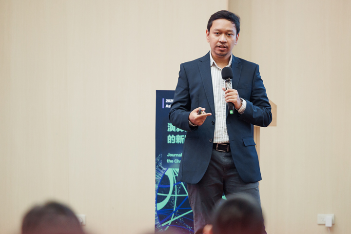 印尼講者Arkka Dhiratara呼籲媒體回到根本，與讀者互動以了解讀者所需。（鄭宇辰攝）