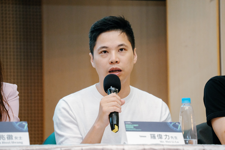 羅偉力介紹自家新聞產品READr Mesh。（王崴漢攝）