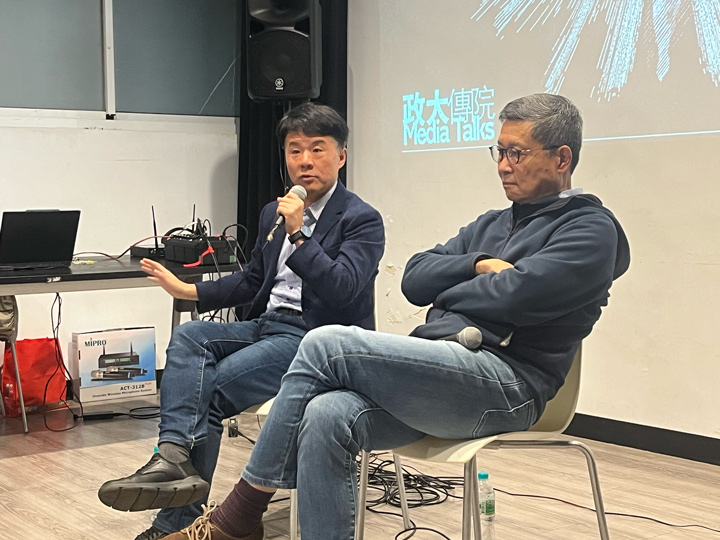 陳健民（右）與何榮幸（左）同台，各自分享以政治作為志業、以新聞作為志業的心路歷程。（特約記者呂知亭攝）
