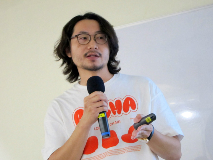 許伯崧說，報導的近景包含五位運動核心參與者十年生命軌跡；遠景則是年輕世代對這場運動模糊與深刻的記憶。（特約記者陳洧農攝）