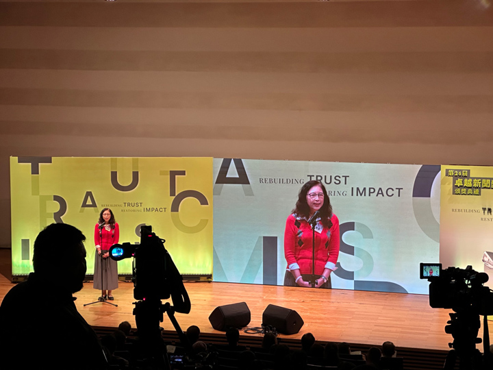 王嵩音說，作品主題與聚焦的面向多元，多個獎項的報名作品，品質有所上升。（特約記者宋思彤攝）