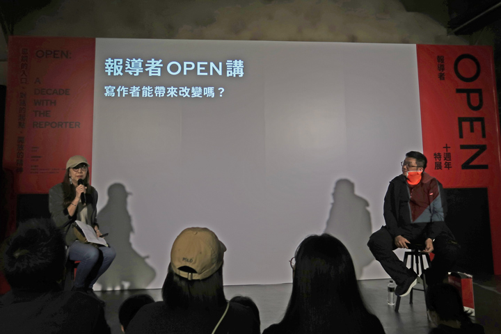 李雪莉（左）與林立青（右）對談，從各自的書寫經驗出發，共同探討社群與演算法時代下，寫作的影響力。（特約記者林婕宇攝）