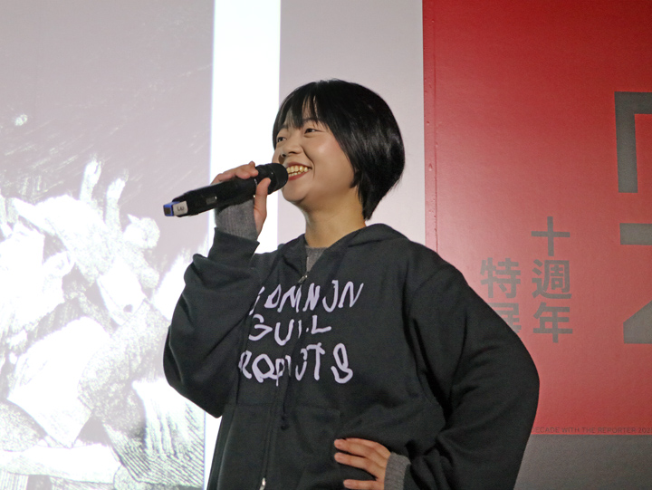 高妍和報導者合作改編「台灣樂團西進中國」專題，將於2026年推出「報導者事件簿005」，畫面左側為作品其中一部分。（特約記者高于棋攝）