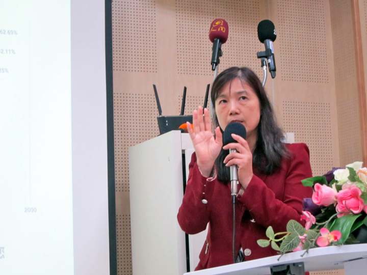 洪貞玲指出,依不實訊息的類別而定,民眾的反應方式有很大的差異。(特約記者陳洧農攝) 洪貞玲指出,依不實訊息的類別而定,民眾的反應方式有很大的差異。(特約記者陳洧農攝)