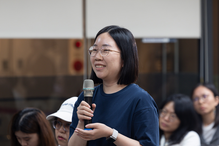 現場聽眾向兩位主講者提問。(特約攝影記者蔡昕翰攝) 現場聽眾向兩位主講者提問。(特約攝影記者蔡昕翰攝)