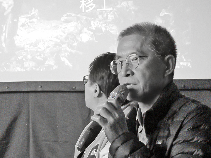 在「台籍慰安婦」的拍攝中,黃子明為了建立與被攝者的信任基礎,下了十足的功夫。(特約記者陳洧農攝) 在「台籍慰安婦」的拍攝中,黃子明為了建立與被攝者的信任基礎,下了十足的功夫。(特約記者陳洧農攝)