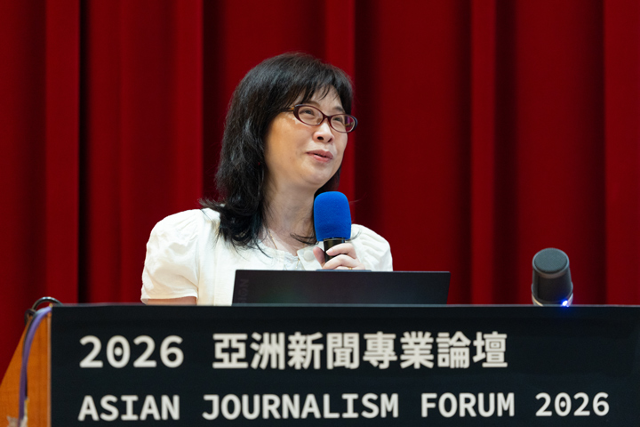 林妏純分享,作為商業媒體是如何因應 AI 與平台演算法改變,重新調整新聞室資源配置。(蔡昕翰攝) 林妏純分享,作為商業媒體是如何因應 AI 與平台演算法改變,重新調整新聞室資源配置。(蔡昕翰攝)