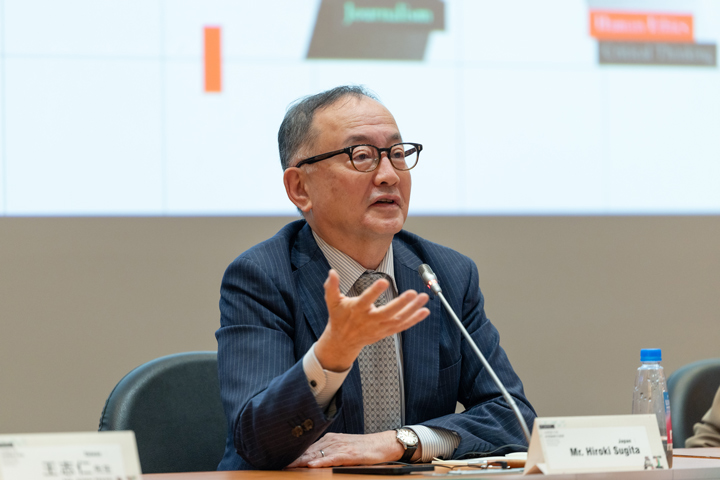 杉田弘毅在本場次討論結束前，簡短回應與會者提問。（蔡昕翰攝）