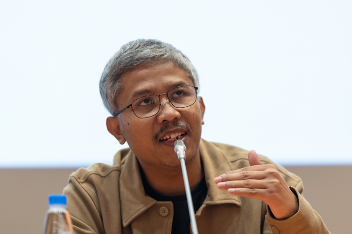 特里．喬柯．赫爾．里亞迪以實例說明AI投入新聞產製流程，引發讀者反彈。（蔡昕翰攝）