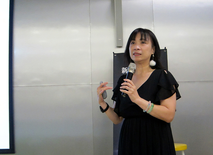 王若庭從記者開始做起，之後陸續擔任主播、編輯等職，新聞經歷十分完整。（特約記者陳洧農攝）