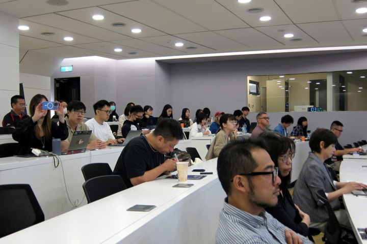 現場除了媒體工作者，也不乏學生、NGO人士。（特約記者陳洧農攝）