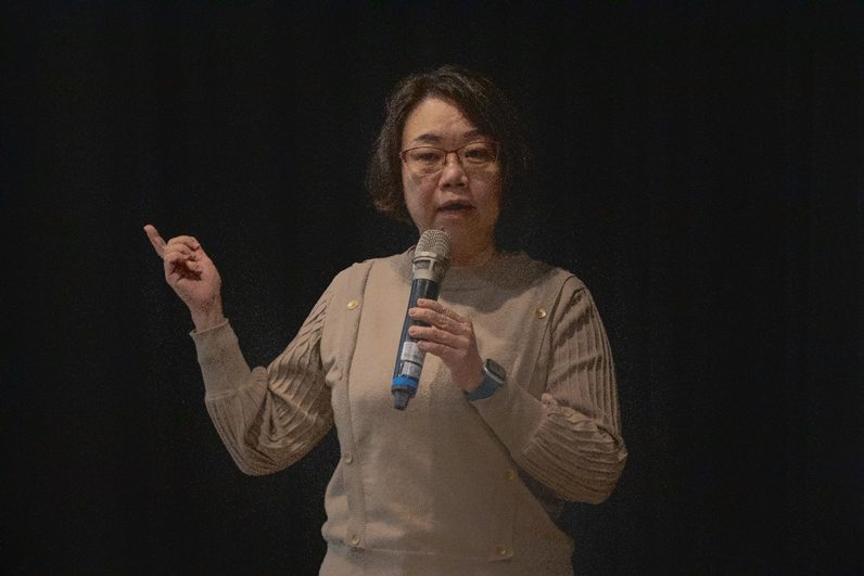 鏡電視藝文中心總監曹琬凌形容BBC是「全世界的公共財」，世界各國都應該借鏡其典範與歷史，將之視為理想媒體的準則。（特約記者郭宇璇攝）