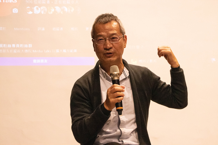 黎榮章認為現今新聞媒體式微，經營自媒體可以幫助政治人物掌控話語權。（林立雅攝）