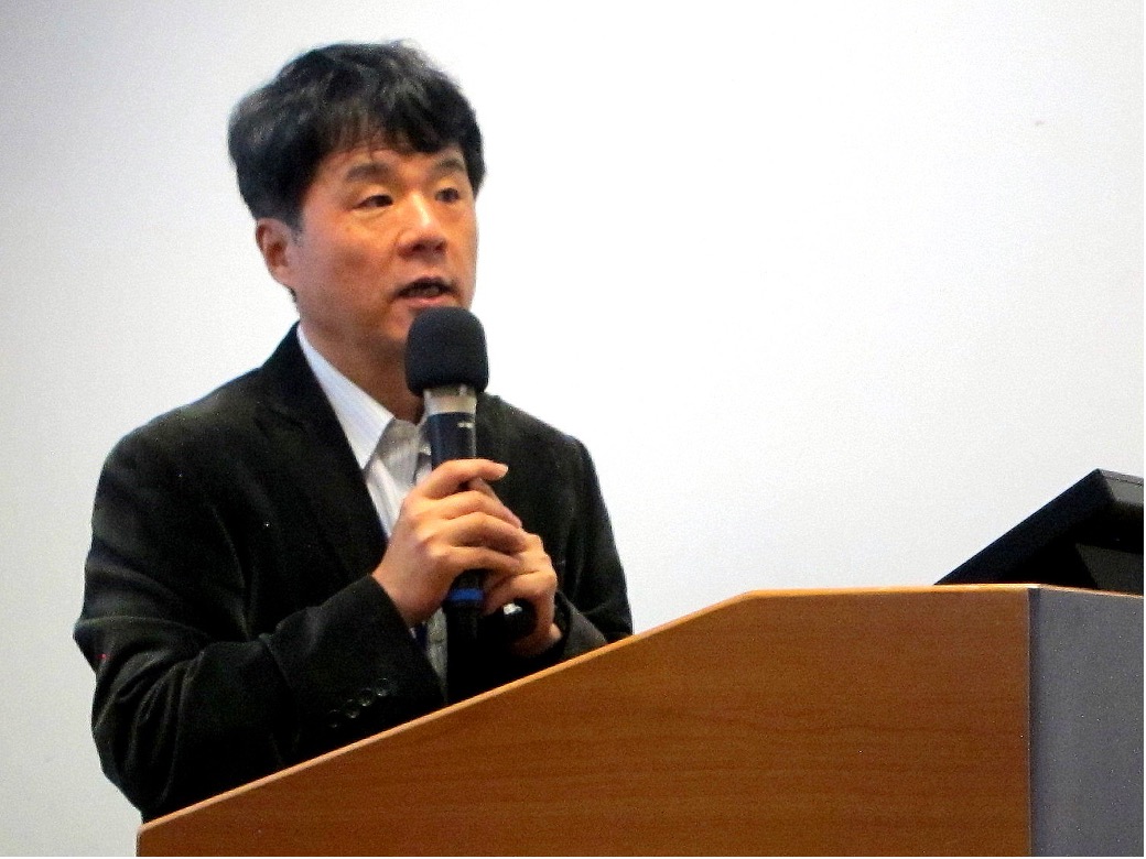何榮幸 何榮幸表示,希望《報導者》有強烈公共性格,因此若鎖起付費牆,把讀者分階級,有違他的初衷。(陳洧農攝)