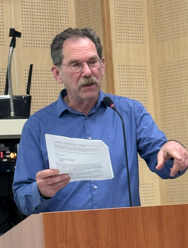 台大新聞所訪問學者聶維斌(Neal E. Robbins)分享其從事新聞工作的技巧與心得。(台大新聞所提供╱洪貞玲教授攝) 台大新聞所訪問學者聶維斌(Neal E. Robbins)分享其從事新聞工作的技巧與心得。(台大新聞所提供╱洪貞玲教授攝)