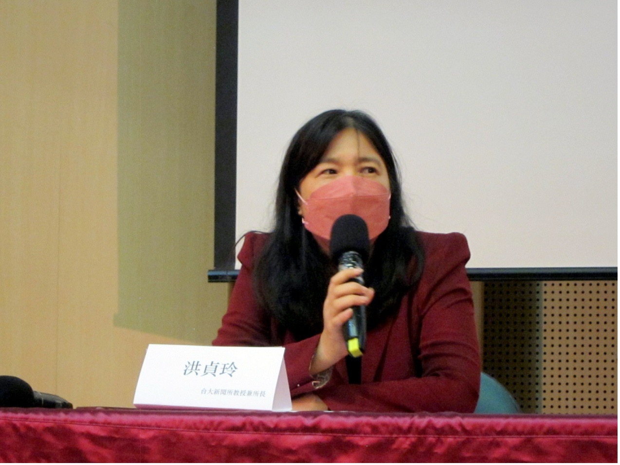 洪貞玲表示,跨境的網路OTT平台,也無法取代台灣人對國際跟本地新聞的需求。(特約記者陳洧農攝) 洪貞玲表示,跨境的網路OTT平台,也無法取代台灣人對國際跟本地新聞的需求。(特約記者陳洧農攝)