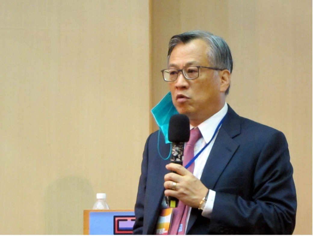 郭冠群表示,需要將活水帶入這個行業,「黨政軍條例跟很多意識形態無形中把好的錢擋在這個行業之外。」(特約記者陳洧農攝) 郭冠群表示,需要將活水帶入這個行業,「黨政軍條例跟很多意識形態無形中把好的錢擋在這個行業之外。」(特約記者陳洧農攝)