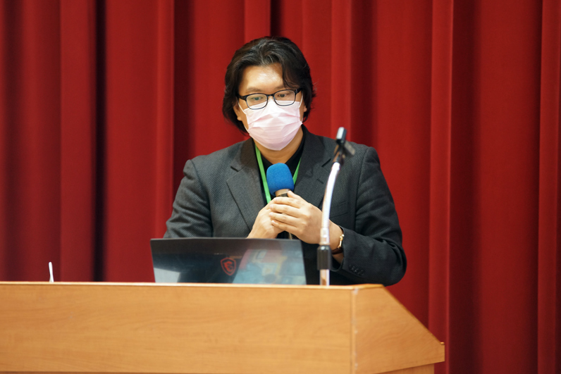 童涵浦認為，當人們被孤立，產生對某種現象的懷疑，就有可能相信陰謀論。（特約記者劉艾波攝）