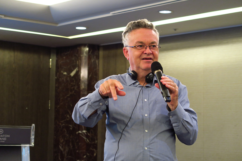 Peter Knowles曾在英國廣播公司BBC任職，擔任國會頻道主管，現為美國C-SPAN特約記者，負責報導國會新聞。他在座談會上分享經驗給與會台灣媒體。（蔡宏杰攝）