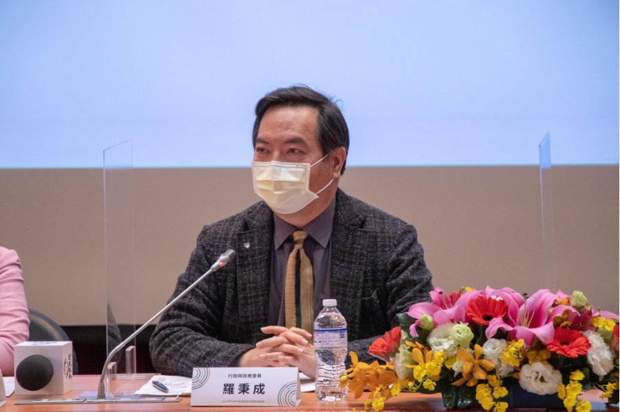 羅秉成 行政院政務委員羅秉成指出,假訊息問題不可能單靠制定法律解決,還需要更多領域的專業加入。(郭宇璇攝)