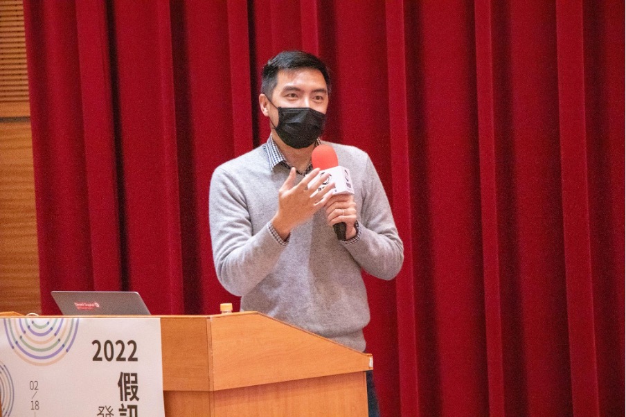 陳奕儒 Meta台灣公共政策協理陳奕儒說明,Facebook會以三階段程序應對錯誤訊息(Misinformation),包含移除(Remove)、減少(Reduce)和通知(Inform)。(郭宇璇攝)