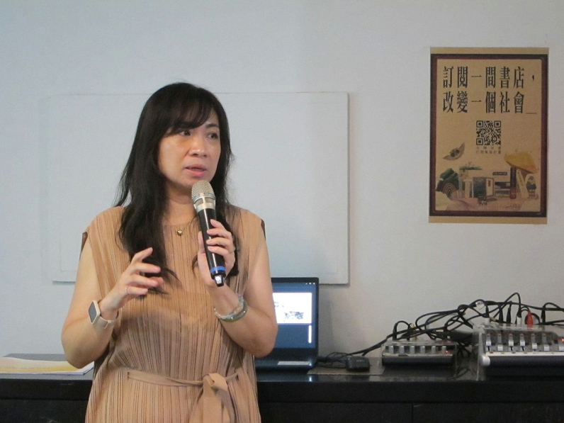 王若庭表示,發生地震或風災的時候,新聞從業人員往往必須在半夜回公司上班,十分辛苦。(特約記者陳洧農攝) 王若庭表示,發生地震或風災的時候,新聞從業人員往往必須在半夜回公司上班,十分辛苦。(特約記者陳洧農攝)