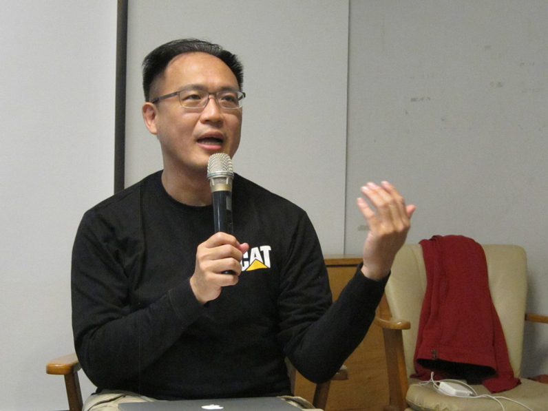 林奕甫坦承，其實對《關鍵》來說，吸引讀者閱讀《關鍵》的其他文章，才是「政見配對遊戲」更重要的任務。（特約記者陳洧農攝）