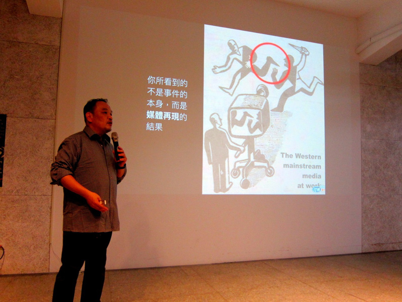 管中祥說明，新聞不是事件本身，而是「媒體再現」的結果。（特約記者陳洧農攝）