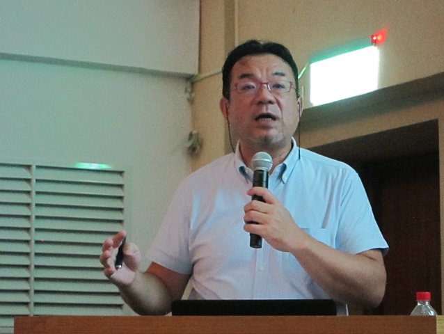 沈昭良語帶欽佩地表示,尤金不只是用攝影紀錄水俁的抗爭,他本人也長期投入其中,徹底實踐自己的信念。(特約記者陳洧農攝) 沈昭良語帶欽佩地表示,尤金不只是用攝影紀錄水俁的抗爭,他本人也長期投入其中,徹底實踐自己的信念。(特約記者陳洧農攝)