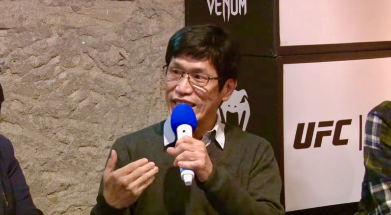 劉昌德從歷史角度分析運動轉播的發展。（翻攝自媒觀直播╱特約記者宋思彤擷圖）